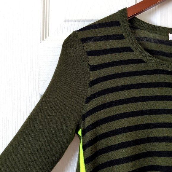 Duffy Lightweight Wool & Cashmere Striped Knit Flared Slit Hem Sweater Green XS - Picture 3 of 11